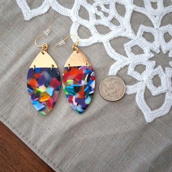 💥SALE💥Leaf Shape NEW Brushed Gold Multi-Colored Dangle Earrings - Picture 2 of 4